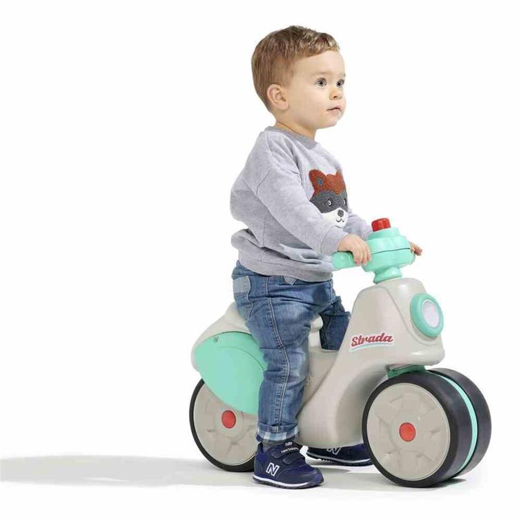 Strada, ensimm&auml;isen ik&auml;vuoden skootteri kermanv&auml;rinen / vihre&auml;. FALK