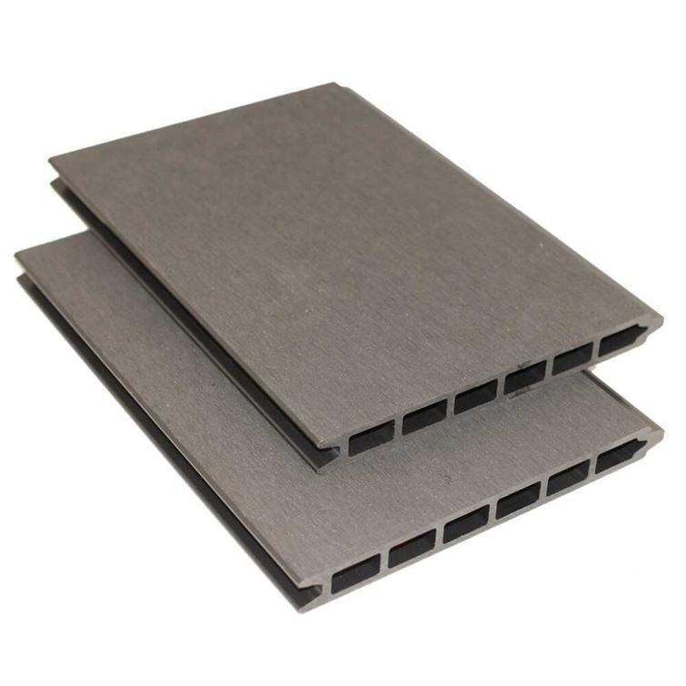 Komposiitti ponttilauta-aitapaketti Royal Como -pintakuvio. Pituus 3,7m, Korkeus 1,6m