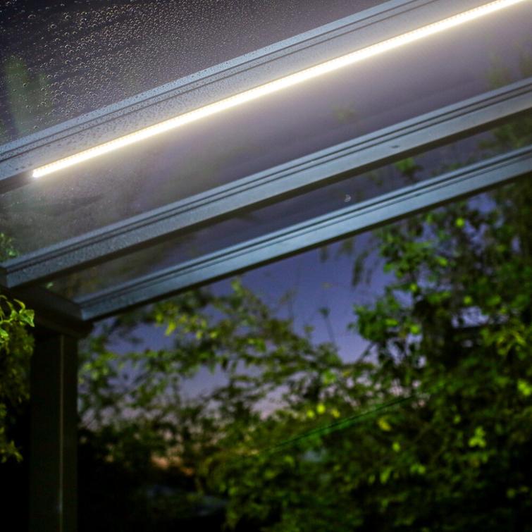 LED -valonauhasarja kaukosäädöllä ja himmentimellä Palram - Canopia. Pituus 2,7m