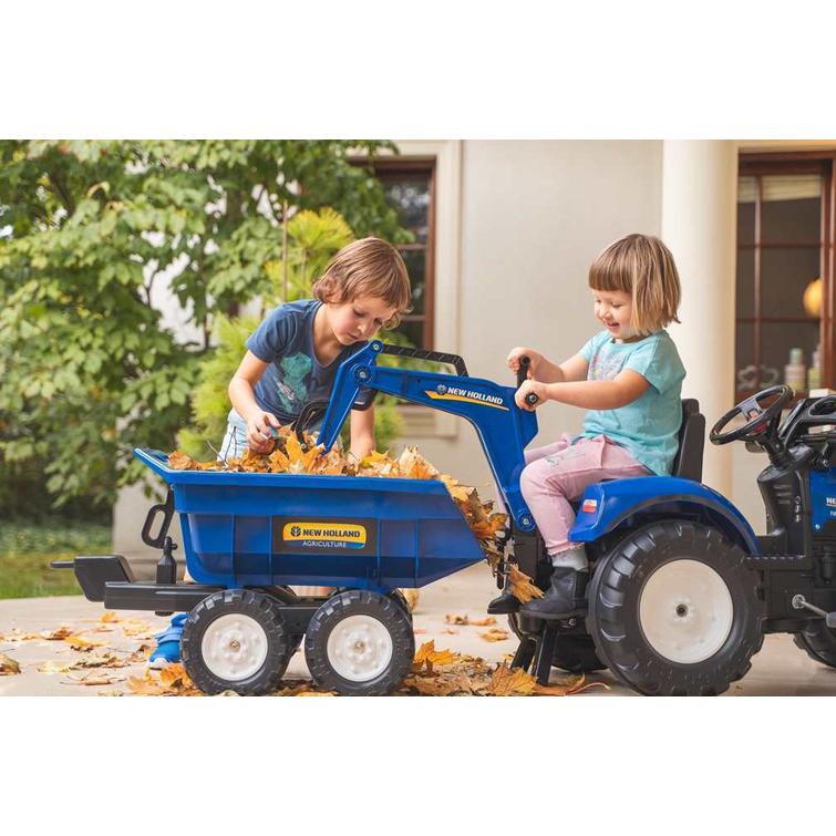 FALK lasten polkutraktori New Holland  kuormaajalla, kaivurilla ja per&auml;k&auml;rryll&auml; jossa kippi