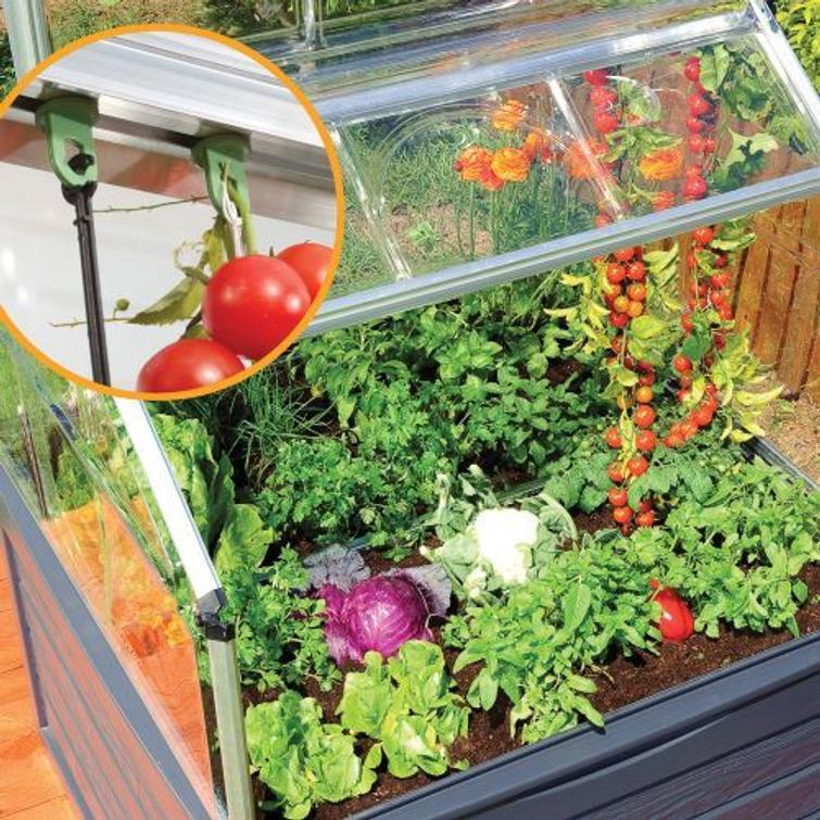 Kasvihuone s&auml;ilytystilalla, PALRAM.