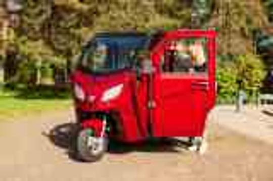 Kontio Motors Autokruiser Premium, punainen. Sähköajoneuvo senioreille.