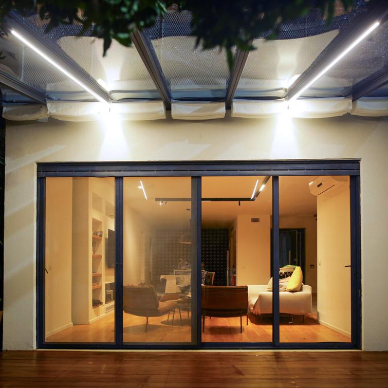 LED -valonauhasarja kaukosäädöllä ja himmentimellä Palram - Canopia. Pituus 2,7m