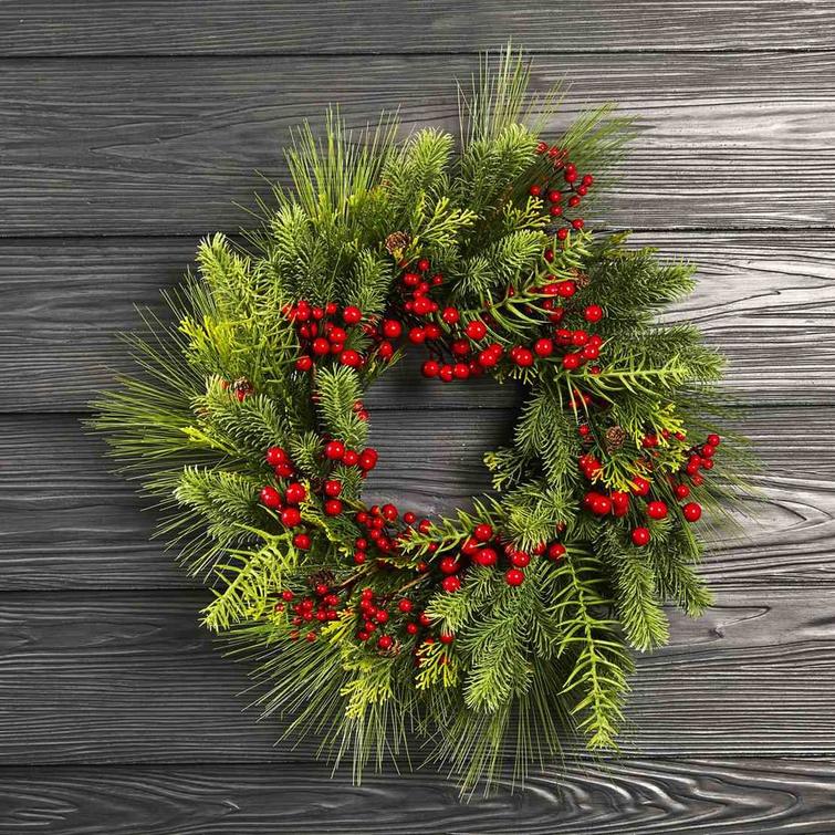 Christmas wreath with berries and pine cones Ø60 cm